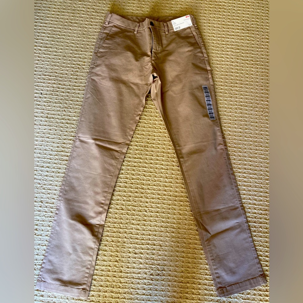 NWT. Uniqlo men’s chino pants. 30x34. Light khaki